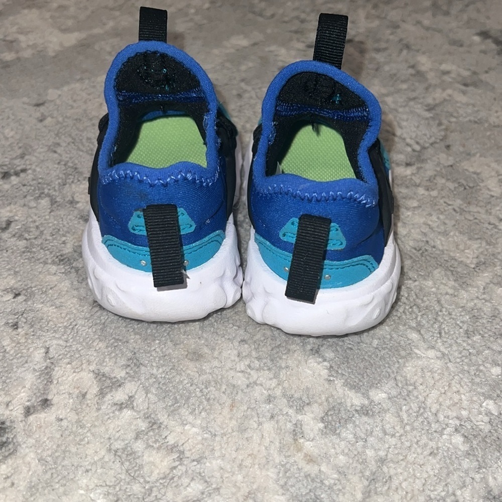 Kids Nike Composites - Picture 3 of 4